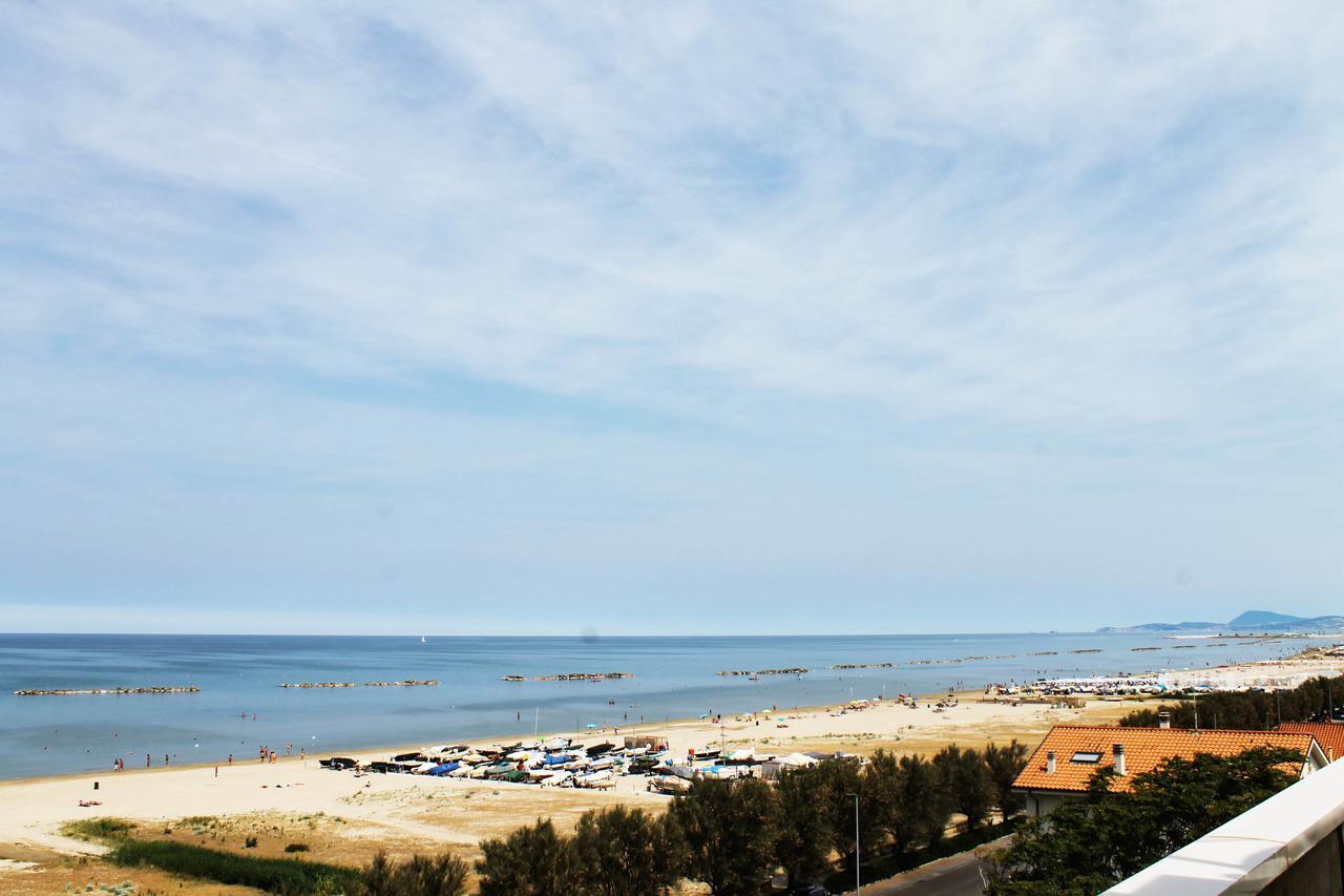 Hotel Dei Galli Senigallia Exterior foto